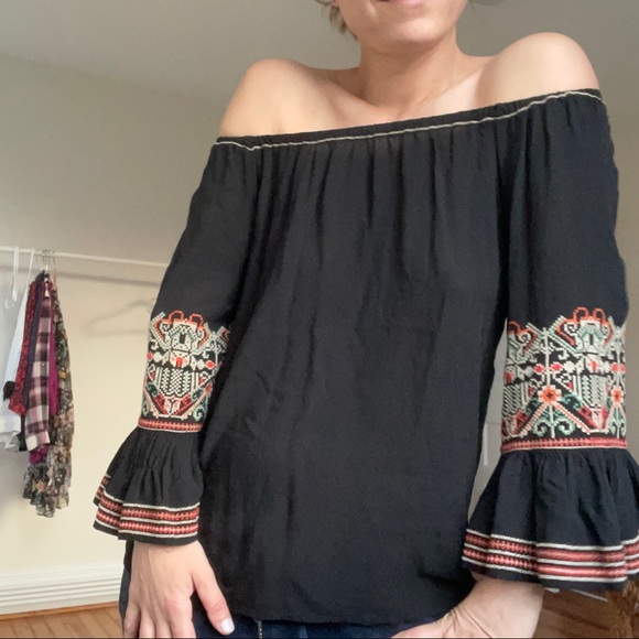 Off the Shoulder Embroidered Top - Picture 2 of 4